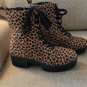 New without box leopard boots size 7